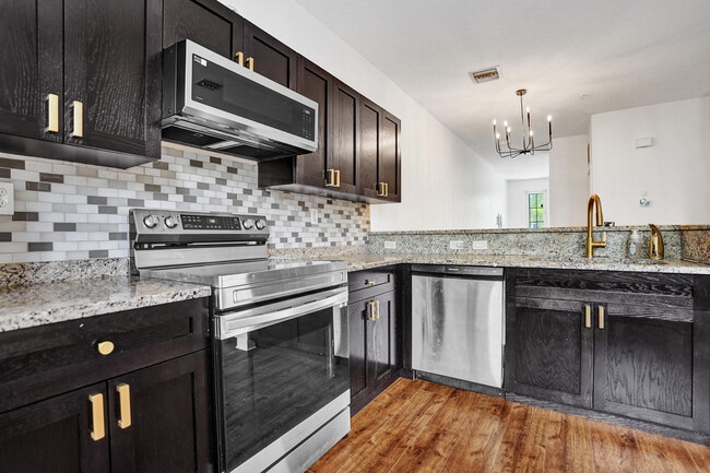 Building Photo - 3911 Shoma Dr