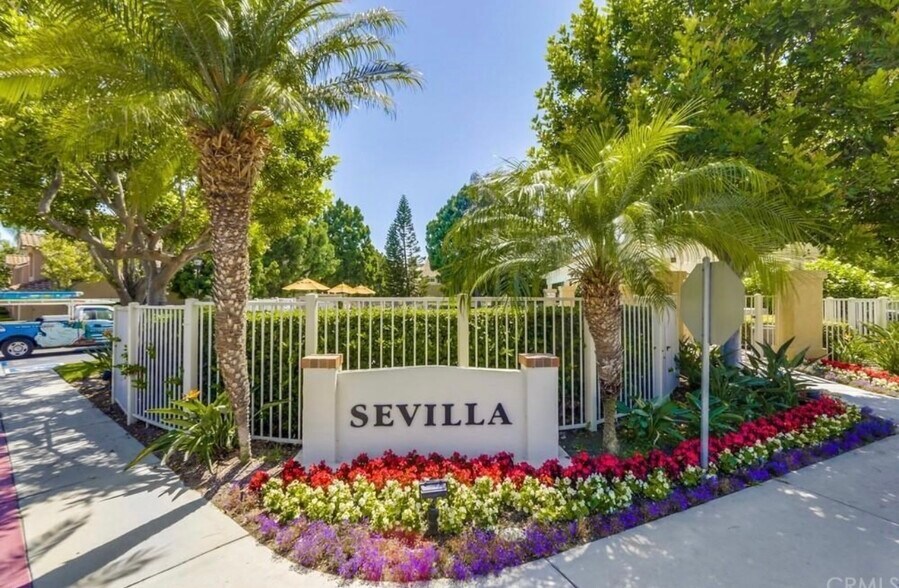 Community - 2501 Avenita Alpera