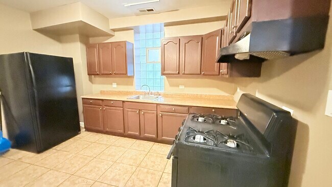 Building Photo - 8017 S Phillips Ave