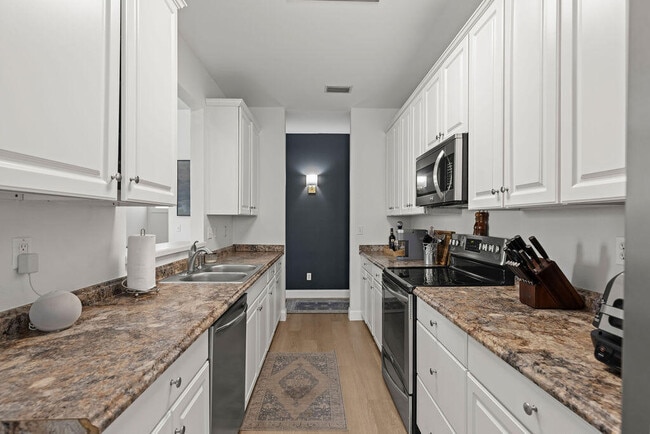 Building Photo - 97 Mantero Way