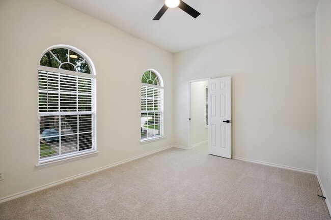 Building Photo - 1417 Cool Springs Dr