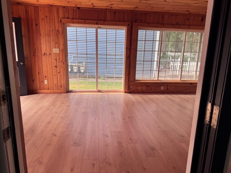 Bonus Room - 906 West Ave