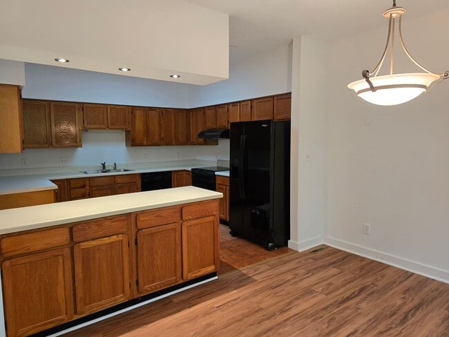 Building Photo - Multigenerational or Grad Student Living! Spacious One-Story End Unit in Prime Location on 54