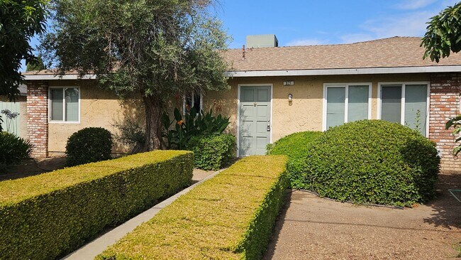 Primary Photo - 871 10th Ave
