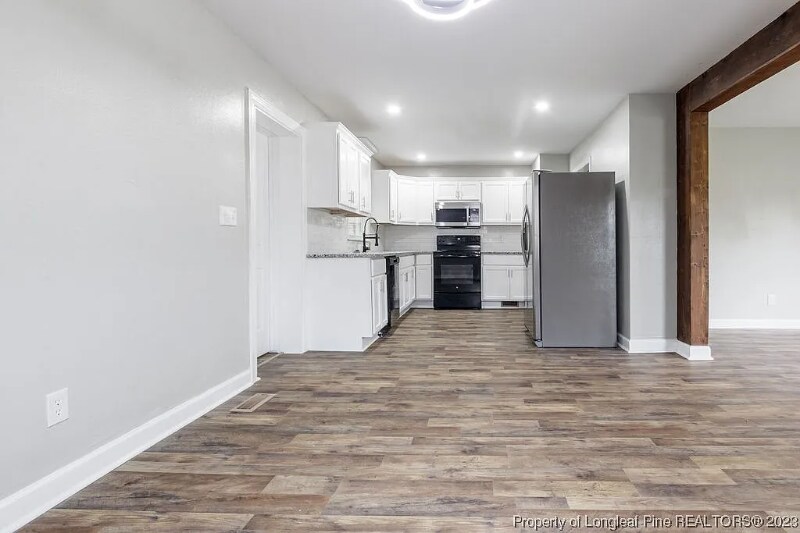 Building Photo - 3221 Rogers Dr