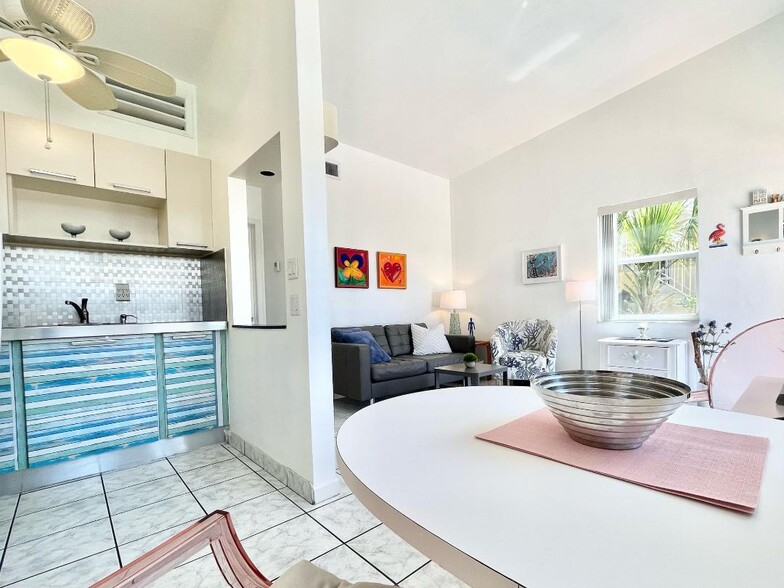 Building Photo - 4532 Bougainvilla Dr