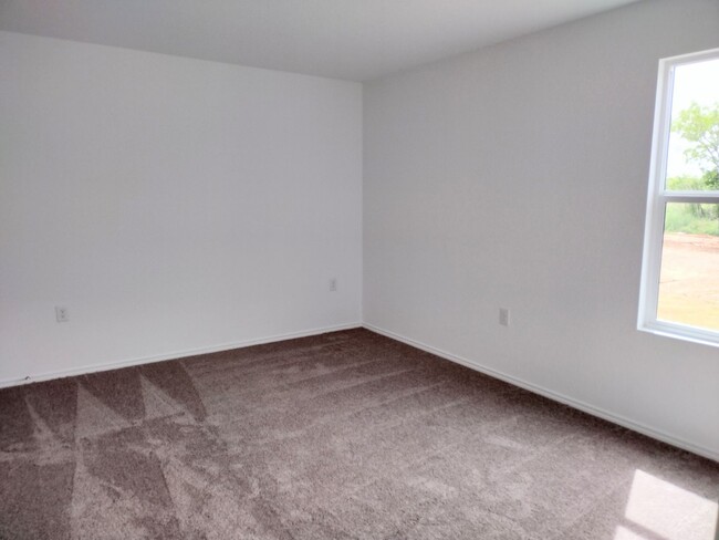 Building Photo - 1214 Janzen Rd