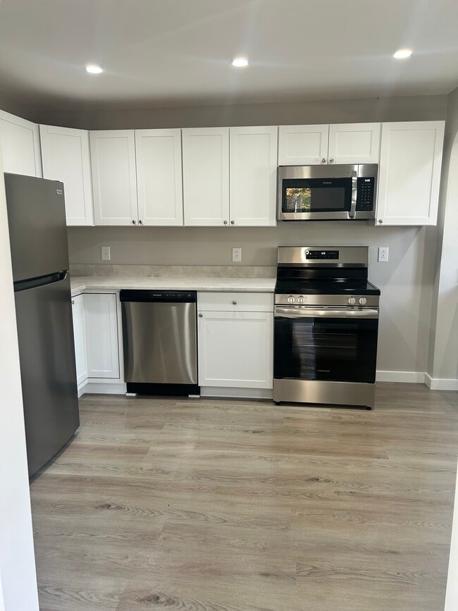 Primary Photo - 164 Rabideau St