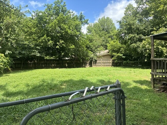 Building Photo - 2 Bedroom 1 Bath House