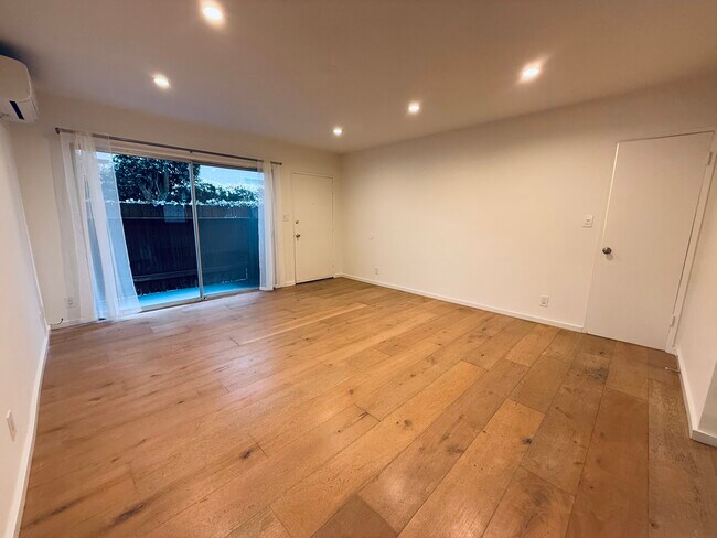 Building Photo - 517 Pier Ave