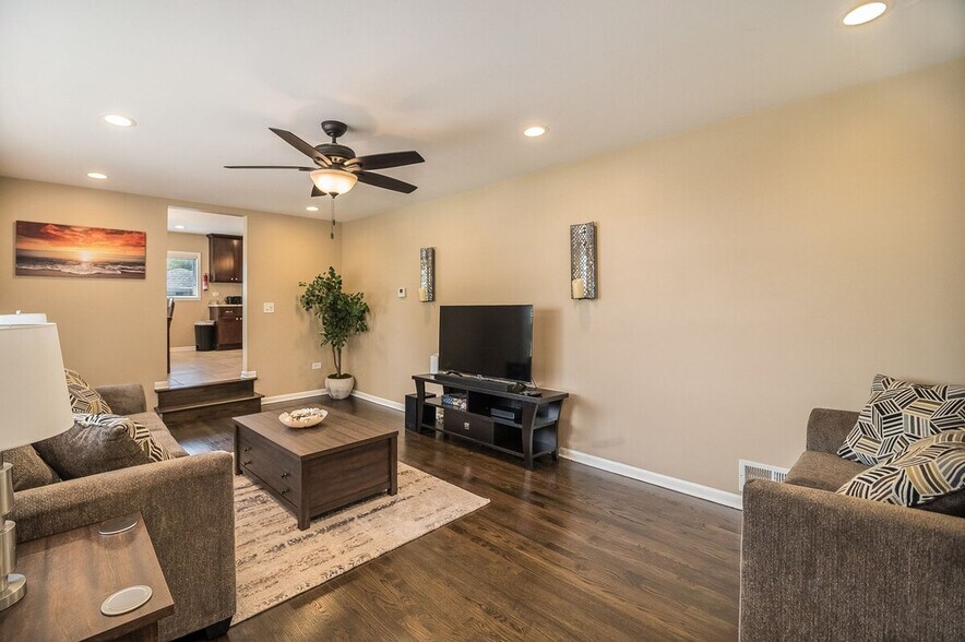 Building Photo - 346 W Morris Ave