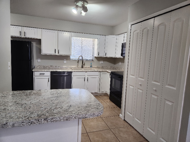 Building Photo - 1206 E 11th Ave