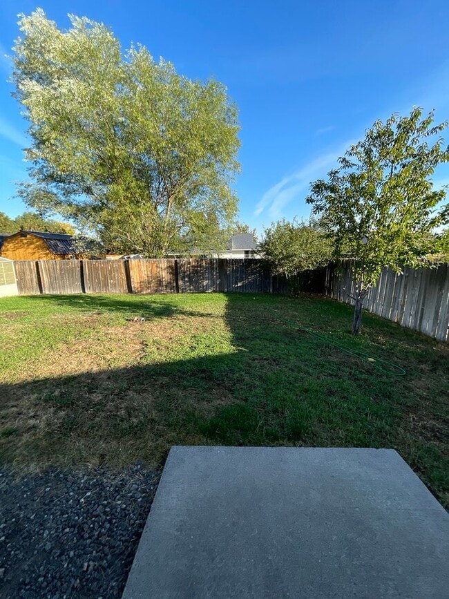 Building Photo - 3 Bedroom / 2 Bathroom Home in SW Redmond - PENDING APPLICATION