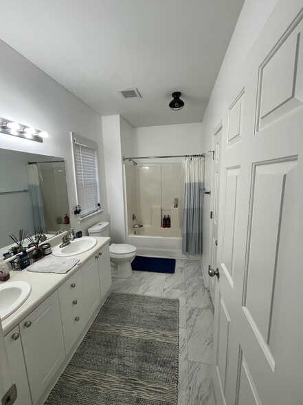 Building Photo - 321 McKenna Cir