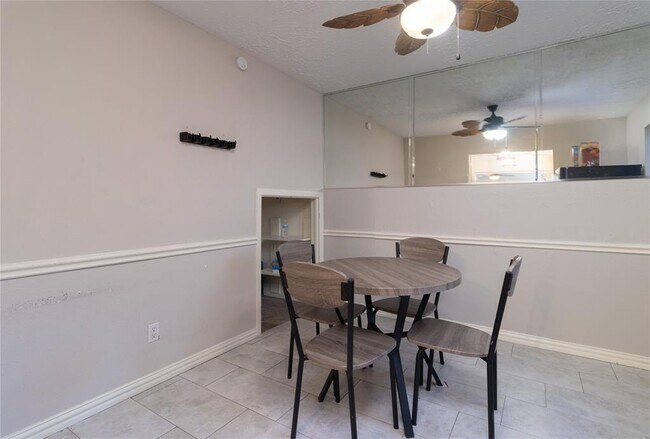 Building Photo - 4406 Rosegate Dr