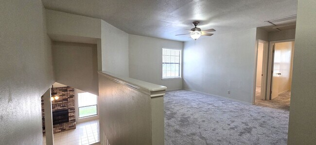 Building Photo - Towne Lake - Amazing Lake Views!