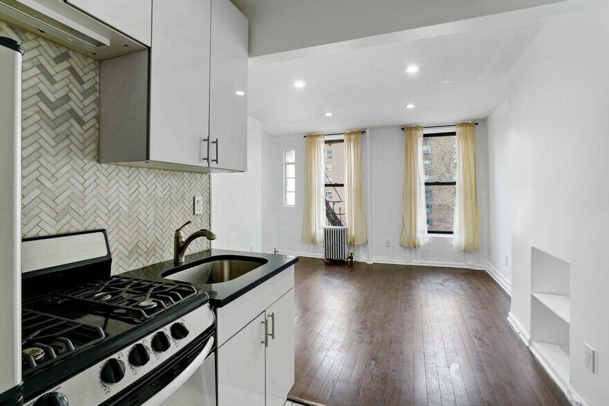 Building Photo - 534 E 14th St