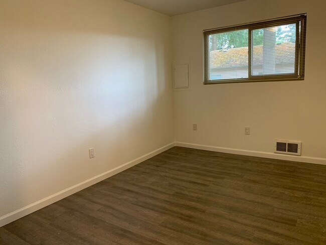 Building Photo - 12626 Ne 118th St, Apt 3