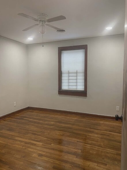 Building Photo - 828 Baltimore St