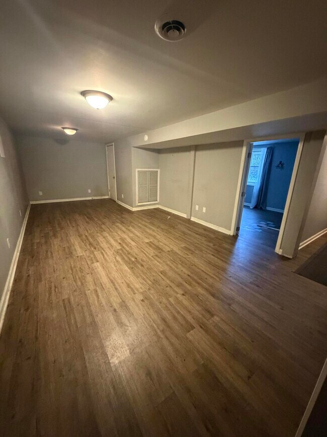 Building Photo - 2060 Alexandria Dr