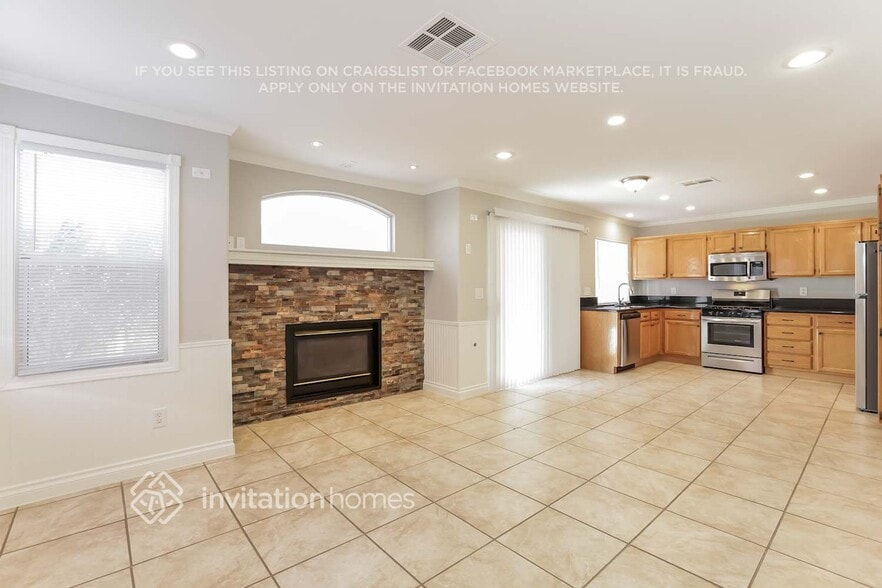 Building Photo - 904 Autumn Royal Ln