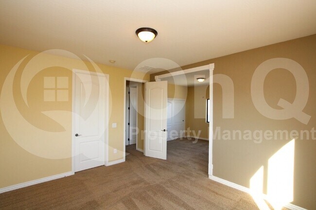 Building Photo - 1242 E Paul Dr