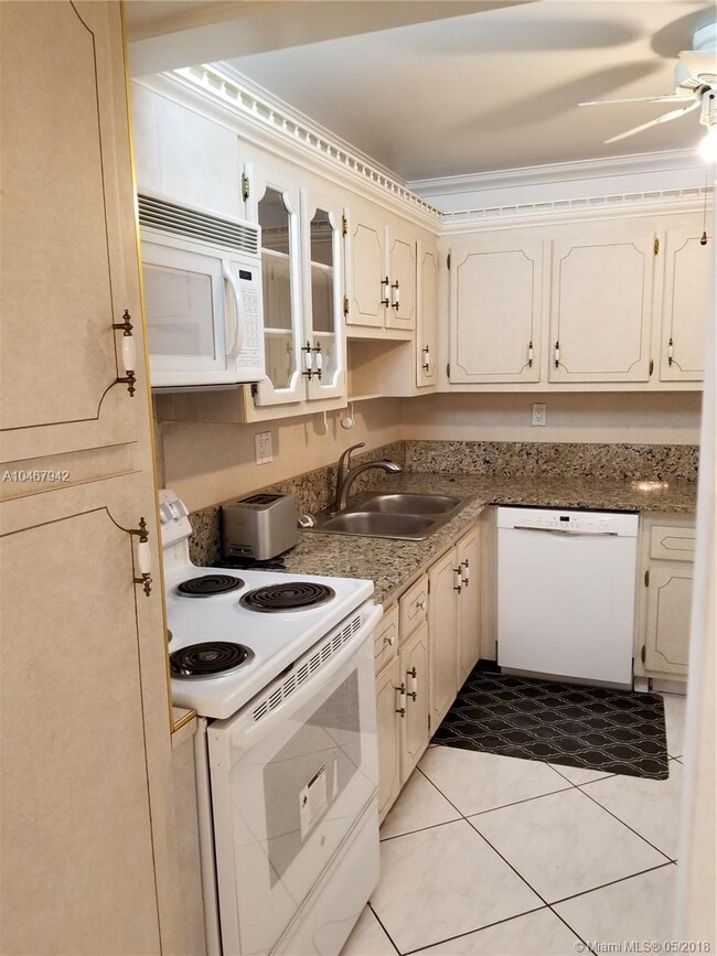 Building Photo - 1833 S Ocean Dr