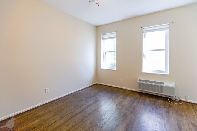 Building Photo - 1843 Mintwood Pl NW