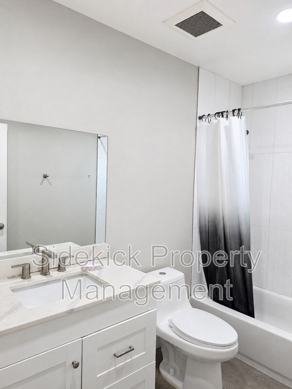 Building Photo - 11443 Dicky St