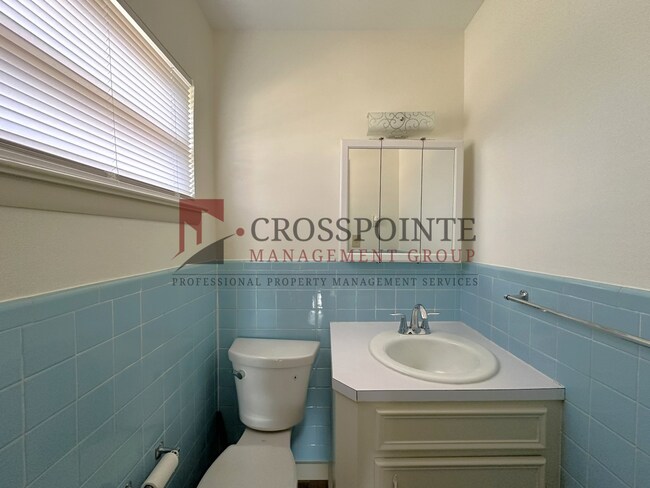 Building Photo - 3 Bedroom 1.5 Bath with Office Space!