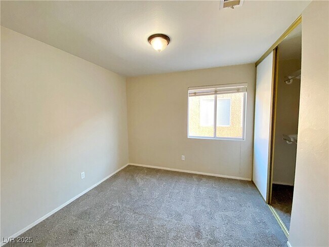 Building Photo - 1037 Cedar Pines St