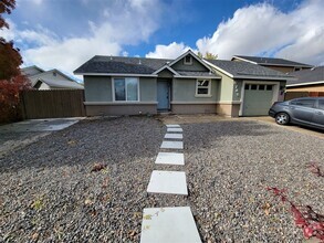 Building Photo - Charming Home in Spanish Springs with Mode...