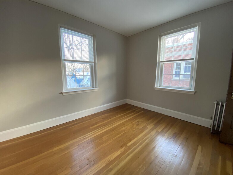 Building Photo - 115 College Ave