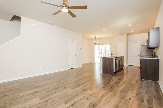 Building Photo - 157 Morning Line Dr, Moncks Corner, SC
