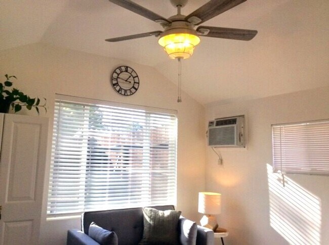 Building Photo - 1178 E 8th St