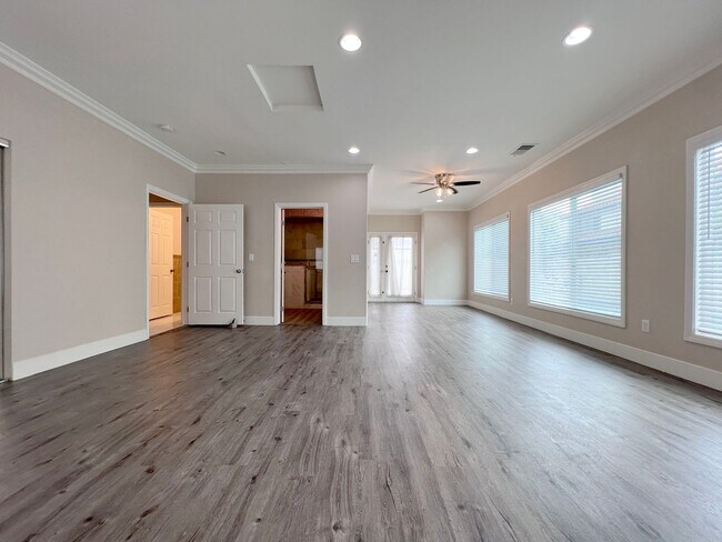 Building Photo - NEW AC - Bright & Spacious Single-Family Home with Pool