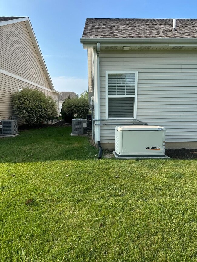 Building Photo - 107 Summertree Dr