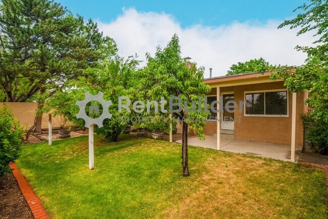 Building Photo - FANTASTIC HOUSE TO CALL HOME!
