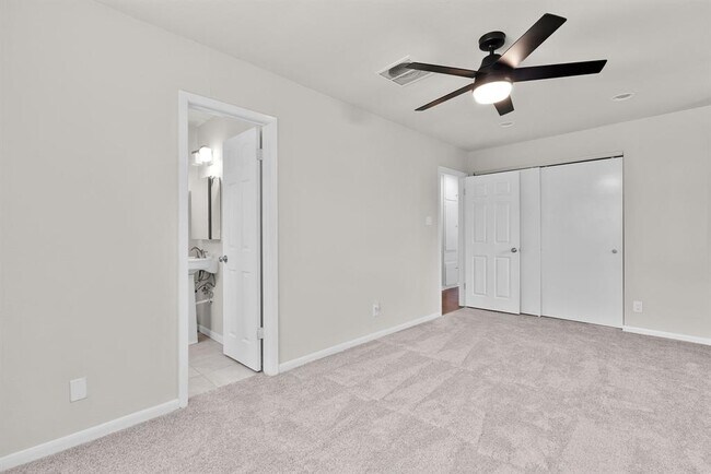 Building Photo - 501 Arbor Ln