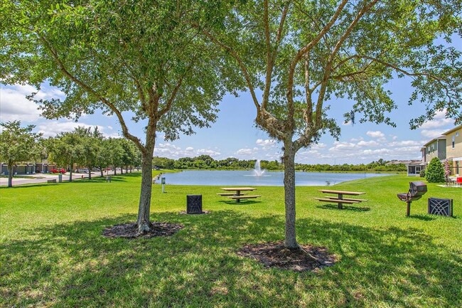 Building Photo - 1532 Broken Oak Dr