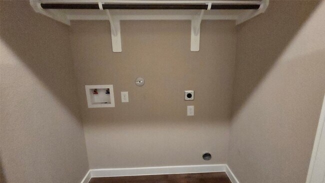 Building Photo - 9860 Grosbeak Ln