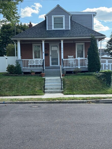 Primary Photo - 548 Elm Ave