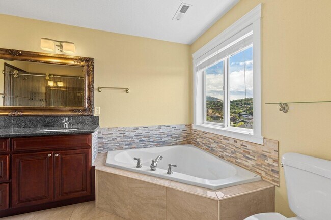 Building Photo - 4334 Vineyard Terrace