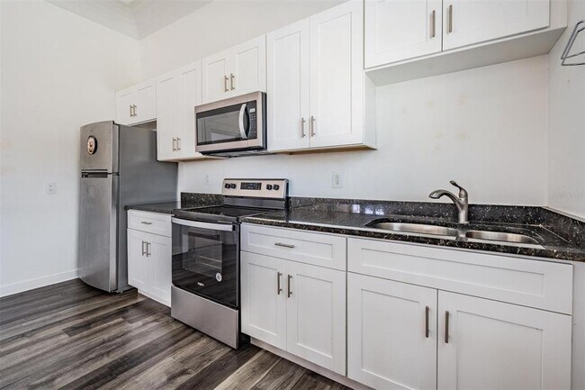 Building Photo - 2319 W Aileen St