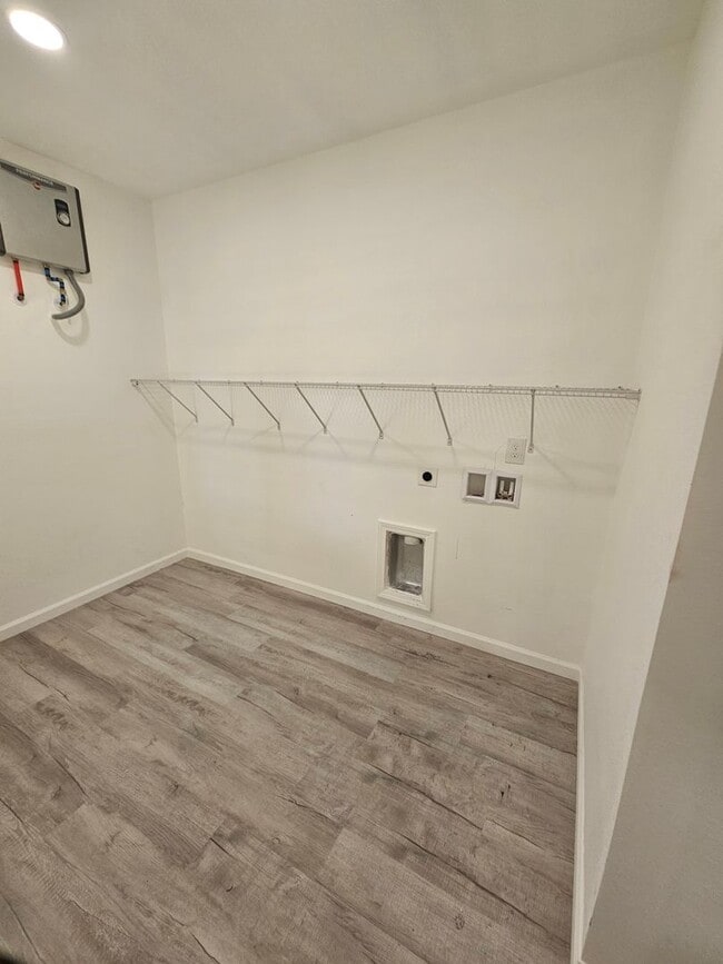 Building Photo - Modern Home, Centrally Located to St. Andrew's, Lynn Haven & PCB!  *SPECIAL: 1/2 OFF 1st Month's ...