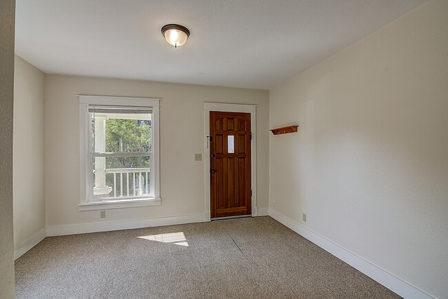 Building Photo - 5624 Brooklyn Ave NE