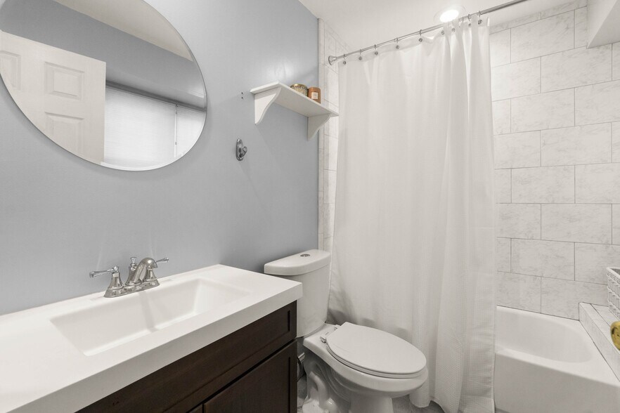 Primary bathroom - 44046 Aberdeen Ter