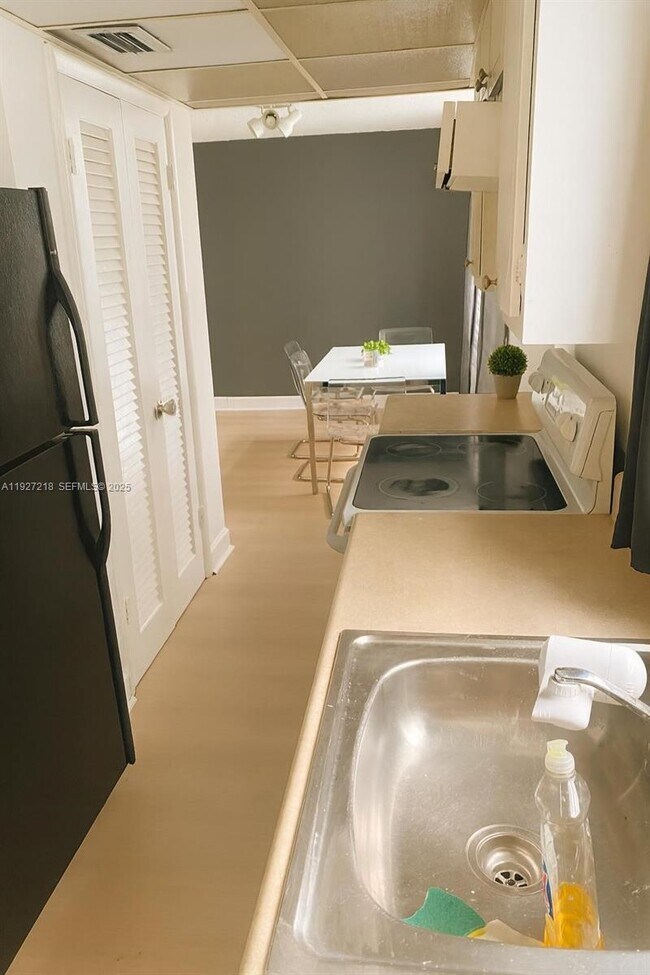 Building Photo - 1732 Meridian Ave