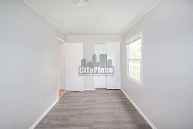 Building Photo - 5801 Westhaven Dr