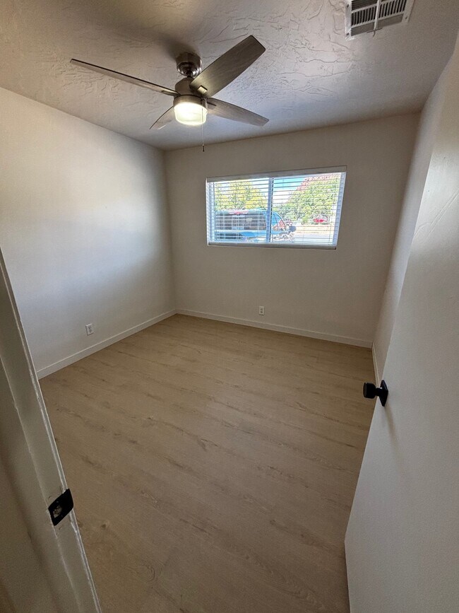 Building Photo - 396 500 W St